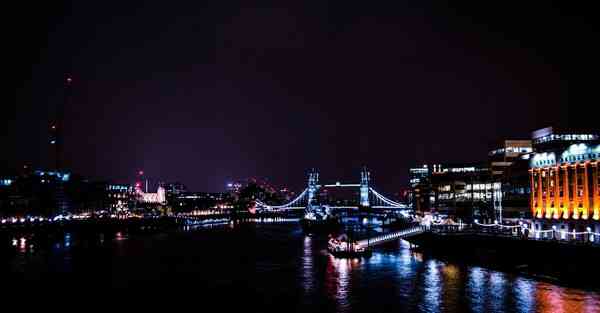 在水里拍摄mv的歌_朱砂链配什么吊坠