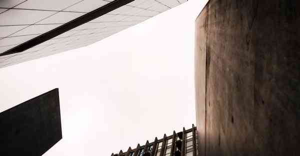 刘昊然拍摄的音乐mv