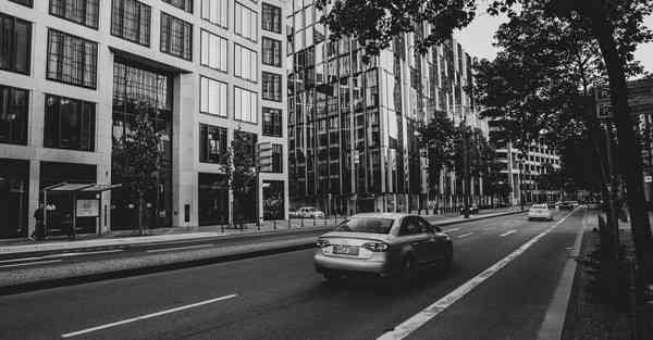 刘宇宁mv躺在水里