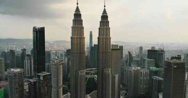 开衫配什么裤子比较好看