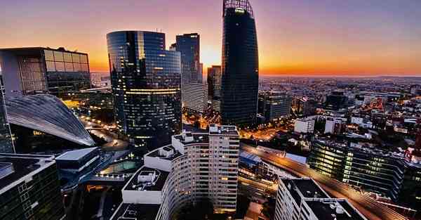 mv导演拍摄_mv导演李璇